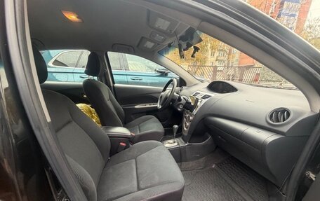 Toyota Yaris III рестайлинг, 2009 год, 550 000 рублей, 10 фотография