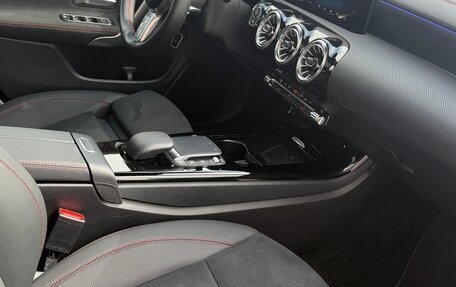 Mercedes-Benz CLA, 2023 год, 4 600 000 рублей, 11 фотография