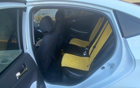 Hyundai Solaris II рестайлинг, 2013 год, 830 000 рублей, 6 фотография