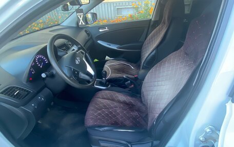 Hyundai Solaris II рестайлинг, 2013 год, 830 000 рублей, 5 фотография