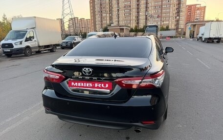 Toyota Camry, 2020 год, 2 300 000 рублей, 5 фотография