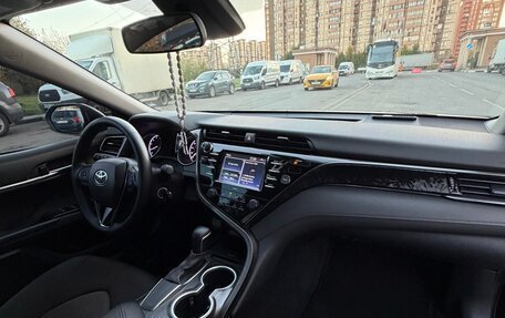 Toyota Camry, 2020 год, 2 300 000 рублей, 11 фотография
