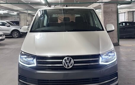 Volkswagen Caravelle T6 рестайлинг, 2019 год, 3 300 000 рублей, 1 фотография