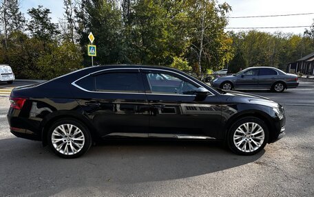 Skoda Superb III рестайлинг, 2022 год, 2 350 000 рублей, 3 фотография