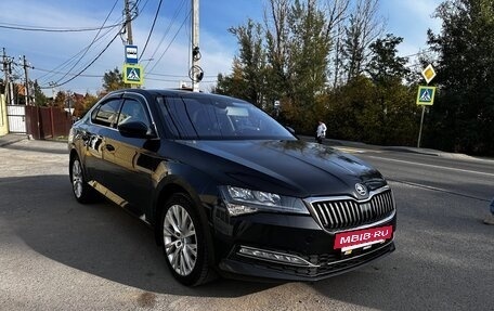 Skoda Superb III рестайлинг, 2022 год, 2 350 000 рублей, 2 фотография