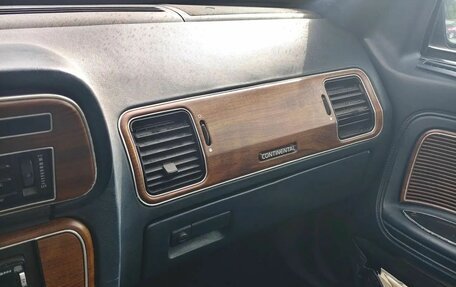 Lincoln Continental VIII, 1991 год, 620 000 рублей, 2 фотография