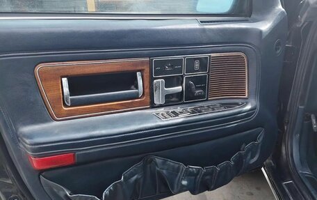 Lincoln Continental VIII, 1991 год, 620 000 рублей, 16 фотография
