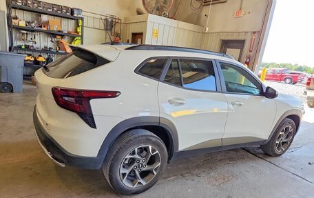 Chevrolet Trax, 2023 год, 1 550 000 рублей, 3 фотография