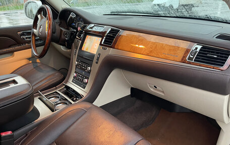 Cadillac Escalade III, 2011 год, 2 690 000 рублей, 18 фотография