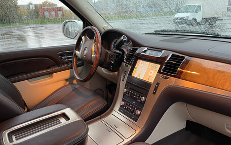 Cadillac Escalade III, 2011 год, 2 690 000 рублей, 19 фотография