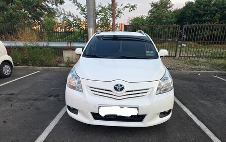 Toyota Verso I, 2012 год, 1 390 000 рублей, 2 фотография