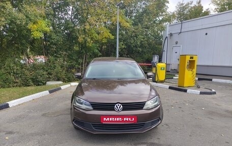 Volkswagen Jetta VI, 2014 год, 1 230 000 рублей, 2 фотография