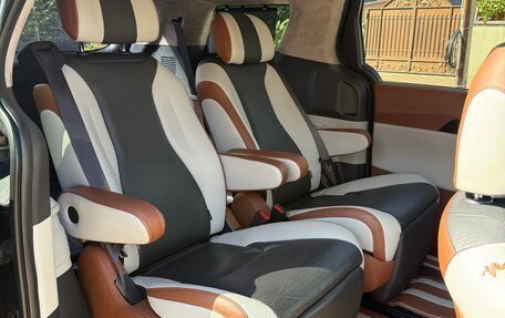 KIA Carnival, 2022 год, 4 490 000 рублей, 10 фотография