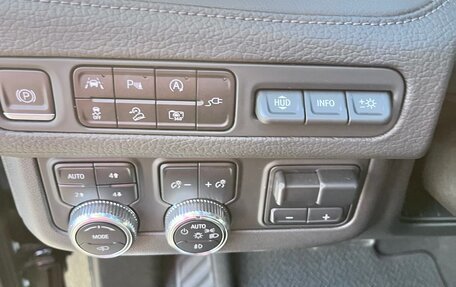 GMC Yukon IV, 2022 год, 8 990 000 рублей, 10 фотография