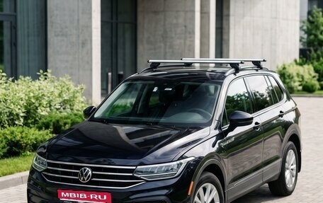 Volkswagen Tiguan II, 2022 год, 2 399 000 рублей, 1 фотография