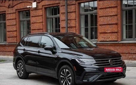 Volkswagen Tiguan II, 2022 год, 2 399 000 рублей, 3 фотография
