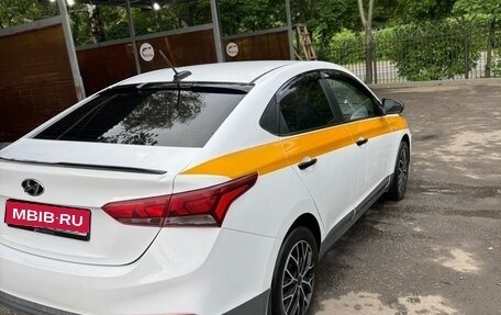 Hyundai Solaris II рестайлинг, 2017 год, 740 000 рублей, 1 фотография