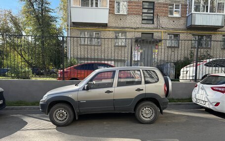 Chevrolet Niva I рестайлинг, 2011 год, 710 000 рублей, 2 фотография