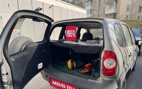 Chevrolet Niva I рестайлинг, 2011 год, 710 000 рублей, 4 фотография
