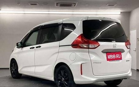 Honda Freed II, 2022 год, 1 300 000 рублей, 5 фотография