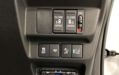 Honda Freed II, 2022 год, 1 300 000 рублей, 16 фотография