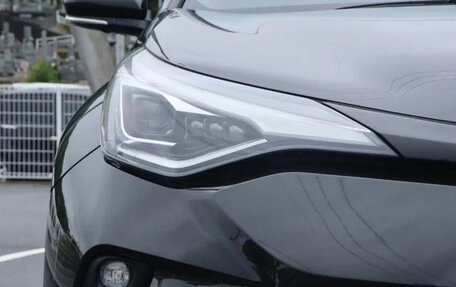 Toyota C-HR I рестайлинг, 2023 год, 1 700 000 рублей, 3 фотография