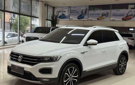 Volkswagen T-Roc I, 2022 год, 1 297 000 рублей, 1 фотография