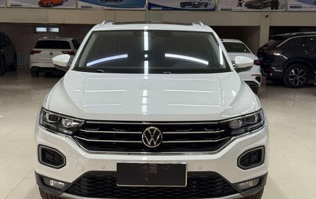 Volkswagen T-Roc I, 2022 год, 1 297 000 рублей, 2 фотография