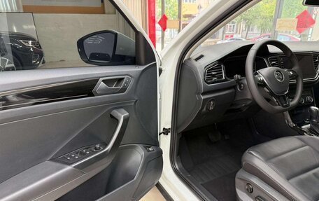 Volkswagen T-Roc I, 2022 год, 1 297 000 рублей, 7 фотография