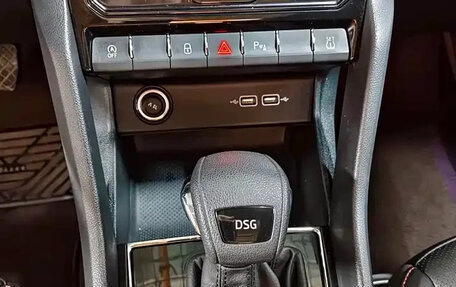 Skoda Karoq I, 2023 год, 1 710 000 рублей, 10 фотография