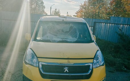 Peugeot Partner II рестайлинг 2, 2016 год, 300 000 рублей, 1 фотография