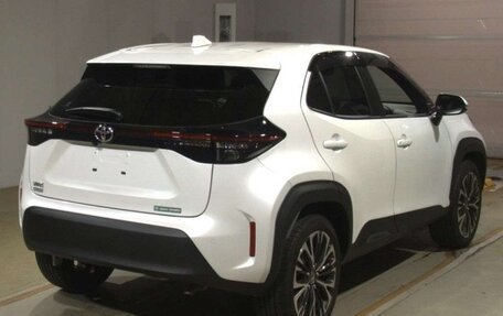 Toyota Yaris Cross, 2023 год, 1 700 000 рублей, 2 фотография