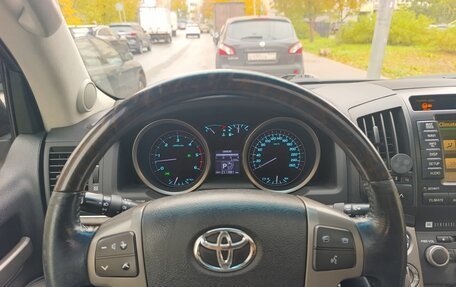 Toyota Land Cruiser 200, 2010 год, 2 850 000 рублей, 18 фотография