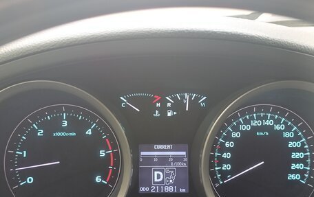 Toyota Land Cruiser 200, 2010 год, 2 850 000 рублей, 22 фотография