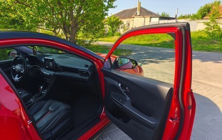 Hyundai Veloster II, 2018 год, 2 250 000 рублей, 11 фотография