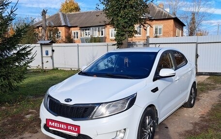 KIA Rio III рестайлинг, 2013 год, 700 000 рублей, 2 фотография