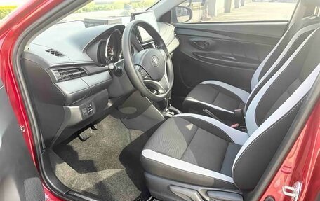 Toyota Yaris XP150 рестайлинг, 2022 год, 1 214 000 рублей, 8 фотография