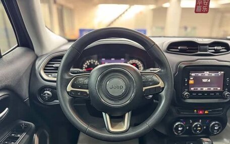 Jeep Renegade I рестайлинг, 2017 год, 1 016 000 рублей, 11 фотография