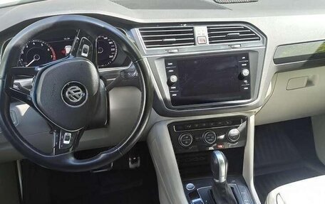 Volkswagen Tiguan II, 2019 год, 2 000 000 рублей, 9 фотография