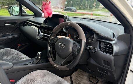 Toyota C-HR I рестайлинг, 2018 год, 2 230 000 рублей, 15 фотография