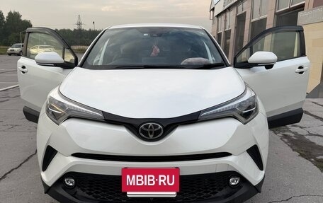 Toyota C-HR I рестайлинг, 2018 год, 2 230 000 рублей, 18 фотография