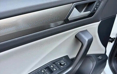 Volkswagen T-Roc I, 2023 год, 1 299 000 рублей, 9 фотография