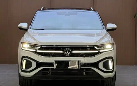 Volkswagen T-Roc I, 2023 год, 1 299 000 рублей, 3 фотография