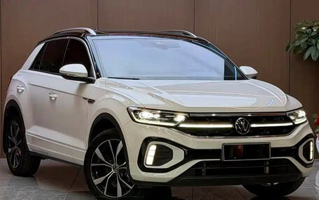 Volkswagen T-Roc I, 2023 год, 1 299 000 рублей, 4 фотография