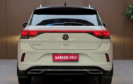 Volkswagen T-Roc I, 2023 год, 1 299 000 рублей, 6 фотография
