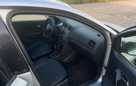 Volkswagen Polo VI (EU Market), 2011 год, 385 000 рублей, 2 фотография