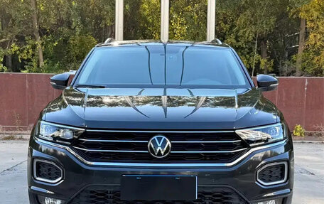 Volkswagen T-Roc I, 2023 год, 1 299 500 рублей, 2 фотография