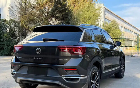 Volkswagen T-Roc I, 2023 год, 1 299 500 рублей, 5 фотография
