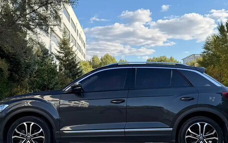 Volkswagen T-Roc I, 2023 год, 1 299 500 рублей, 8 фотография