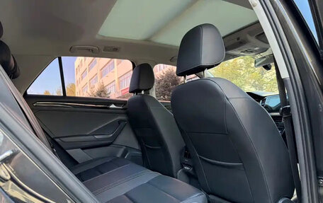 Volkswagen T-Roc I, 2023 год, 1 299 500 рублей, 23 фотография